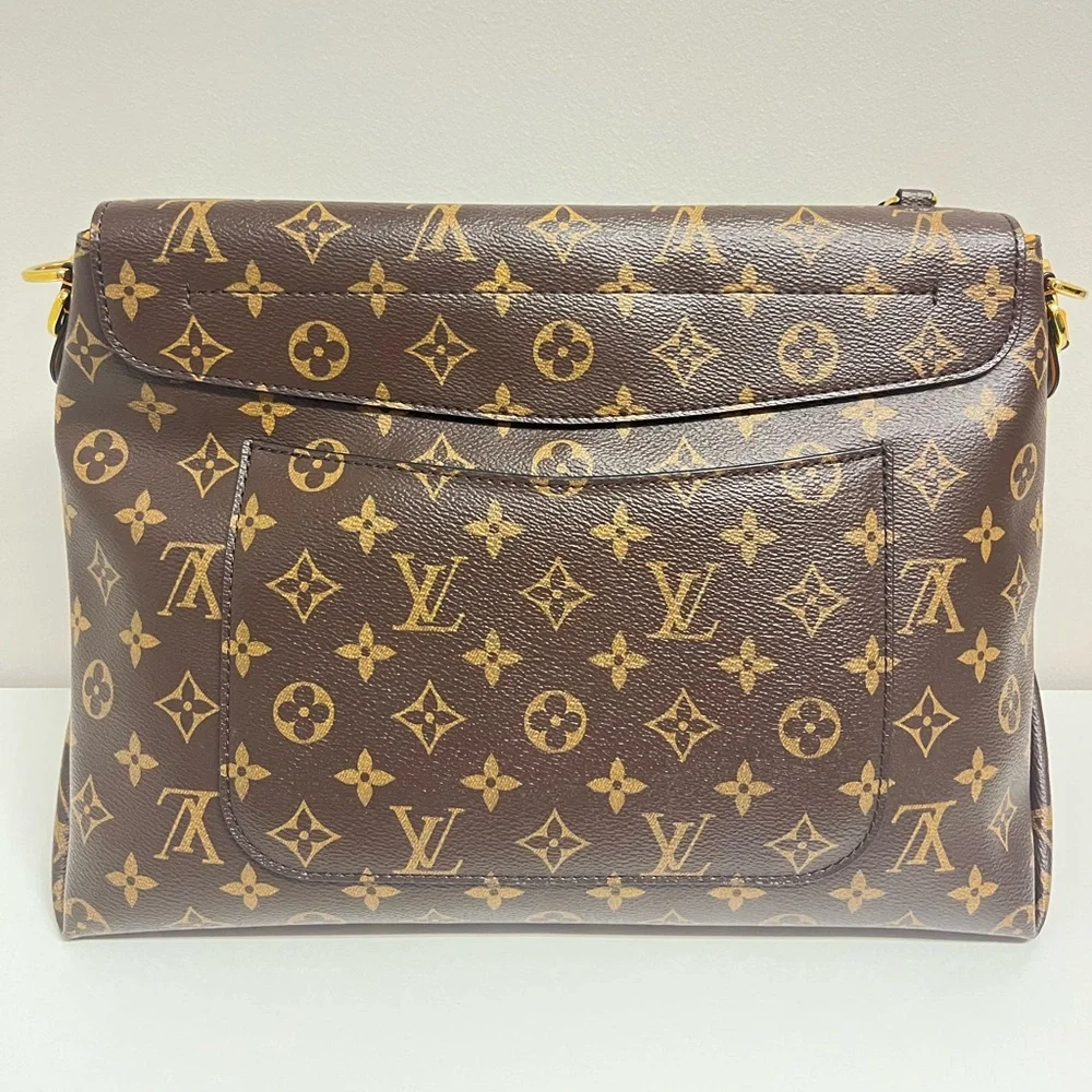 Louis Vuitton Beaubourg Handbag. - Picture 3 of 9